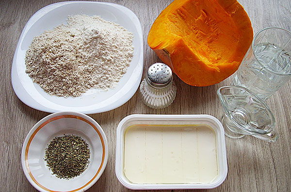 Ингредиенты для торта с тыквой и брынзой - фото