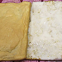 Разрезаем рисовый бисквит на две части - фото