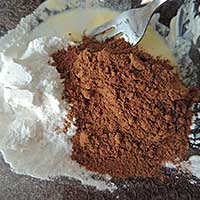 Молочно-масляная смесь с какао и сахаром