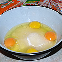 Соединим яйца с сахаром - фото