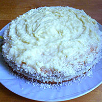 Покроем торт заварным кремом и кокосовой стружкой - фото