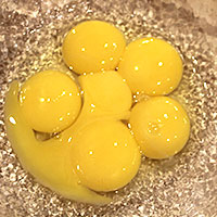 Разделяем яйца на составляющие - фото