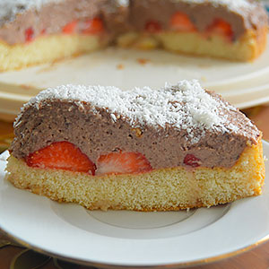 Торт Клубника в шоколадных сливках - фото