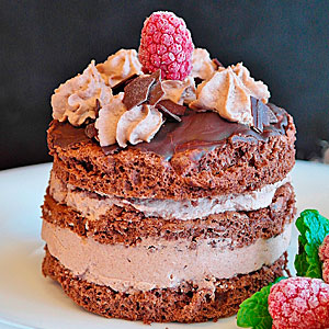 Шоколадный торт со сметанным кремом - фото