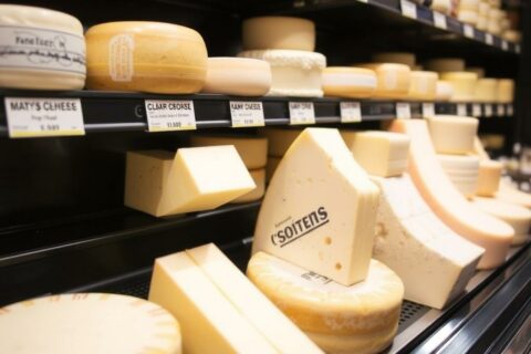 Как выбрать качественный сыр в магазине: понятный план для тех, кто любит вкус и не хочет ошибиться