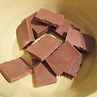 Ломаю шоколад для крема Добош - фото