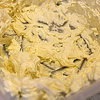 Масло подготовим для введения крема - фото