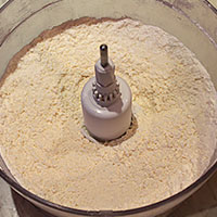 Соединим сухие ингредиенты для теста и маргарин  - фото