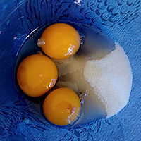 Соединим яйца и сахар - фото