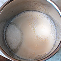 Сахар и молоко прогреваем до растворение кристалликов - фото
