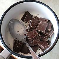 Растопим шоколад для сливочно-шоколадного крема - фото