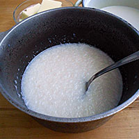 Другую часть молока с сахаром и кокосом - фото