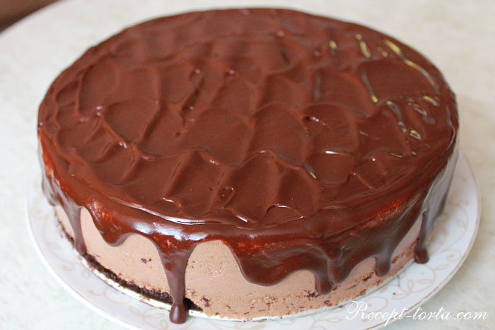 Украшение торта в виде шоколадных волн